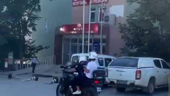 YKS öncesi kimliğini unutan ve yanlış okula gelen öğrenciler, motosikletli polislerce sınava yetiştirildi