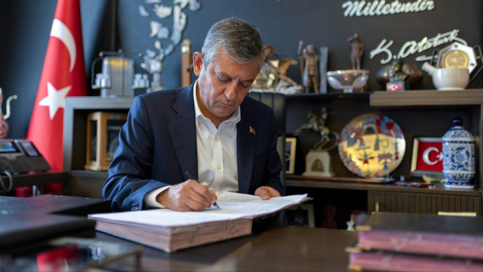 Özgür Özel ve 90 vekil CHP'den istifa etti; Yeni Parti Kurucular Kurulu’na katıldı