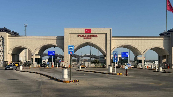 Yunanistan'a açılan sınır kapılarında giriş ve çıkışlar durdu