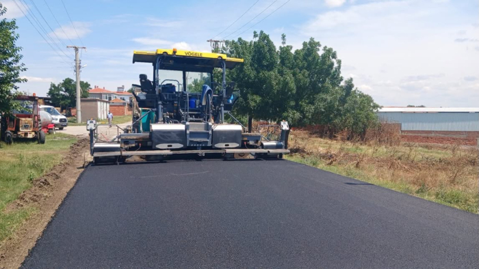 İpsala'da 5 kilometrelik köy yolu sıcak asfaltla kaplandı