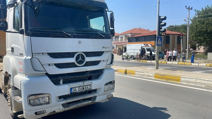 Paşayiğit Mahallesi’nde TIR’ın çarptığı yaya yaralandı