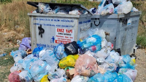 Sultaniçe çöplerle iç içe..!