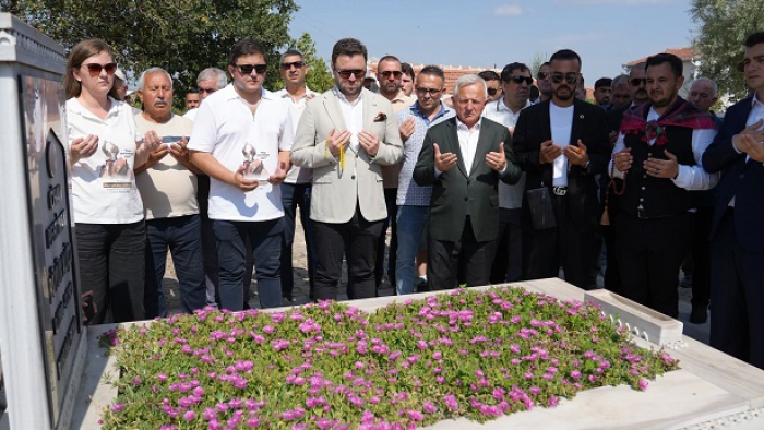 Kel Aliço ve İbrahim Girgin kabirleri başında dualarla anıldı