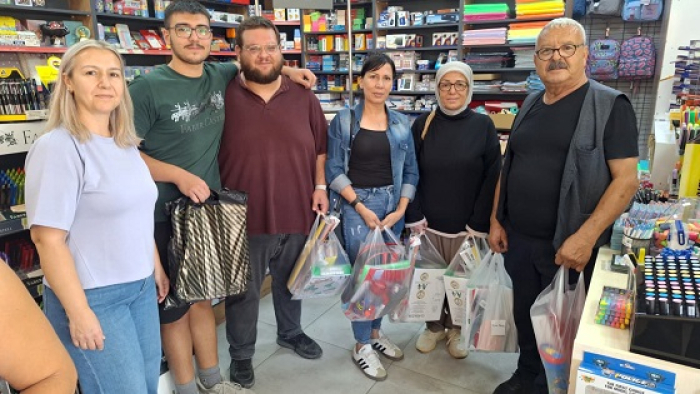 Kadınlar el emeği ürünlerini satarak, 15 öğrencinin eğitimine destek oldu