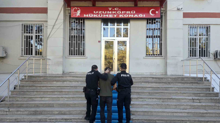 Uzunköprü’de bıçakla 1 kişiyi öldüren, 1 kişiyi de yaralayan şüpheli tutuklandı