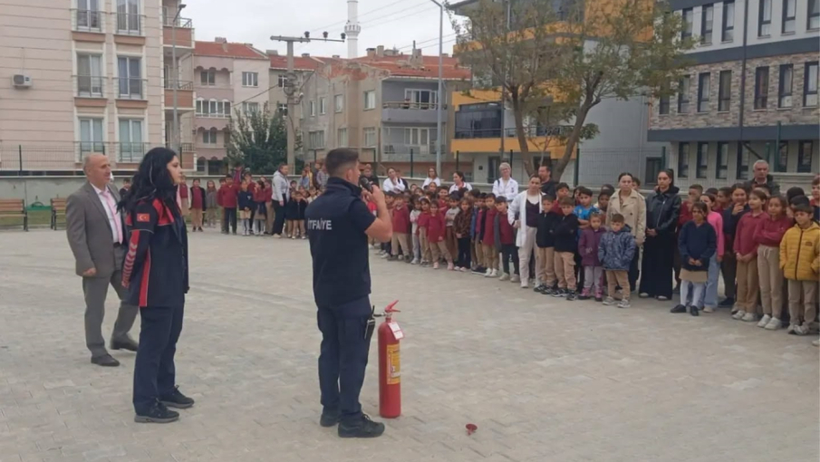 Keşan’daki okullarda deprem ve yangın tatbikatı yapıldı