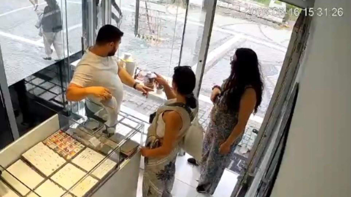 Bulgaristan uyruklu 2 kadın 325 bin TL’lik altın ve gözlük çaldı
