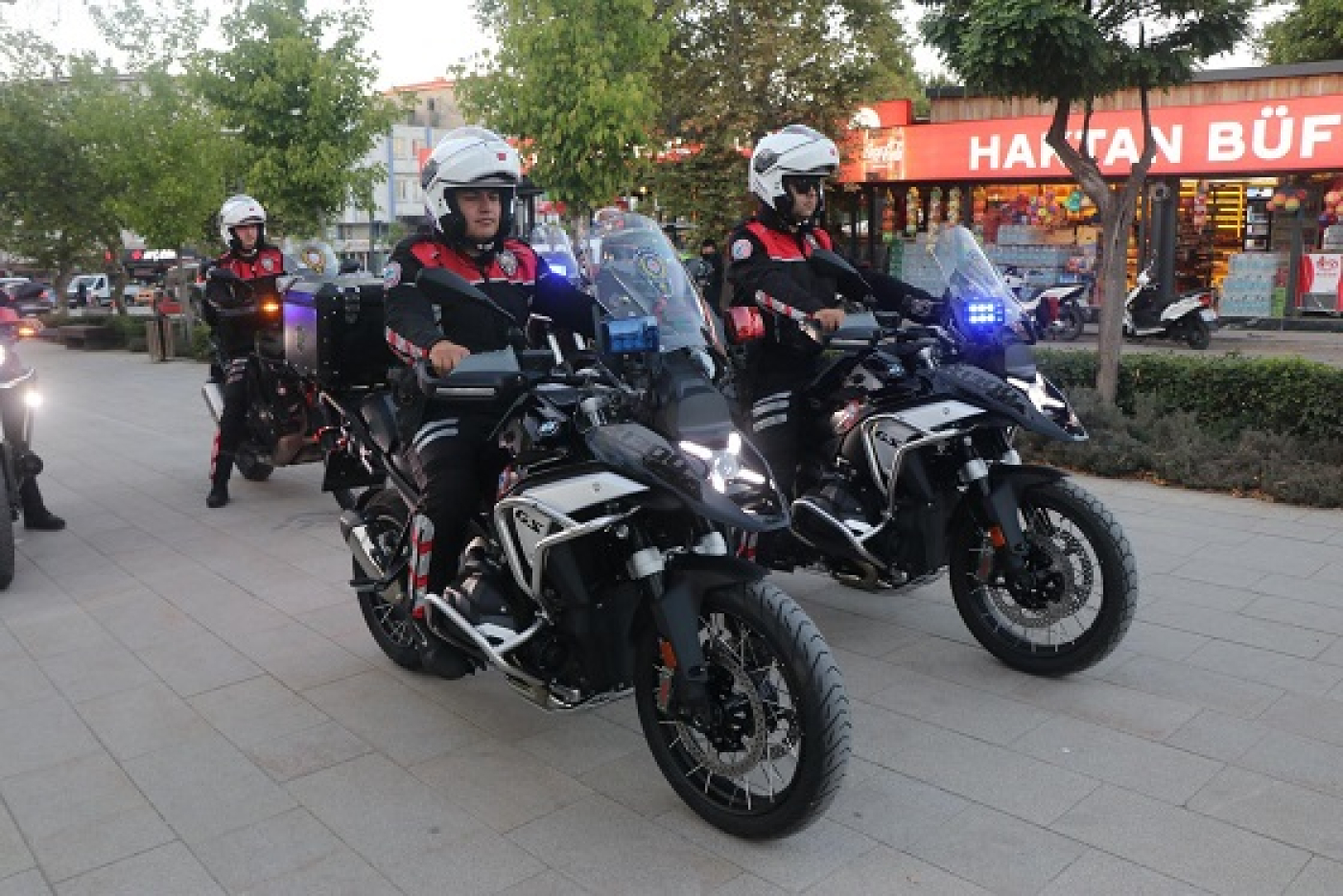 2-i6a6b58382448f.jpg