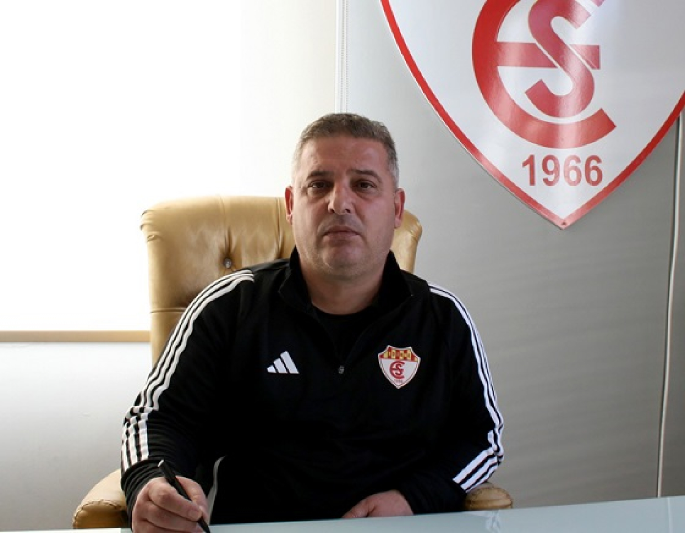 EDIRNESPORDA-TEKNIK-DIREKTOR-VE-FUTBOLC_508429_150505-i677fd5f3b17c7.jpg