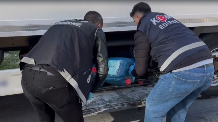 Edirne'de, park halindeki TIR'da 24 kilo kokain ele geçirildi