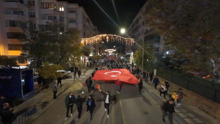 Kurtuluş coşkusu, fener alayı ve konserle taçlandı