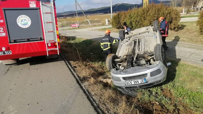 Takla atan otomobilden yara almadan çıktı