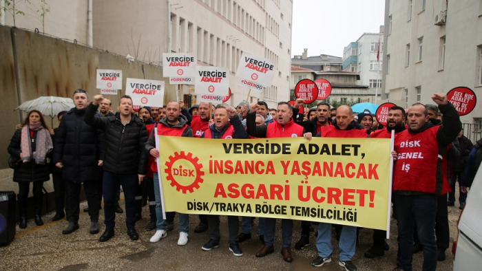 İşçiler, Keşan Vergi Dairesi önünden haykırdı: İnsanca ücret, vergide adalet istiyoruz