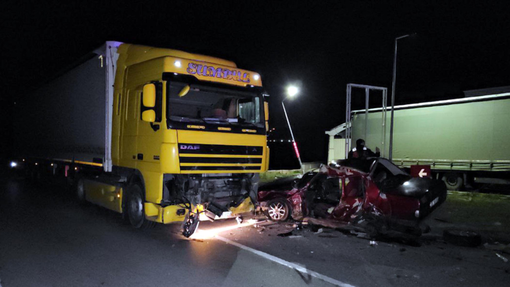 TIR'la çarpışan otomobilin sürücüsü hayatını kaybetti