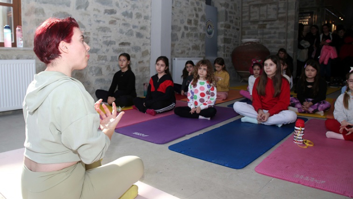Keşan’da sömestir tatilindeki çocuklar için 'Müzede yoga' etkinliği
