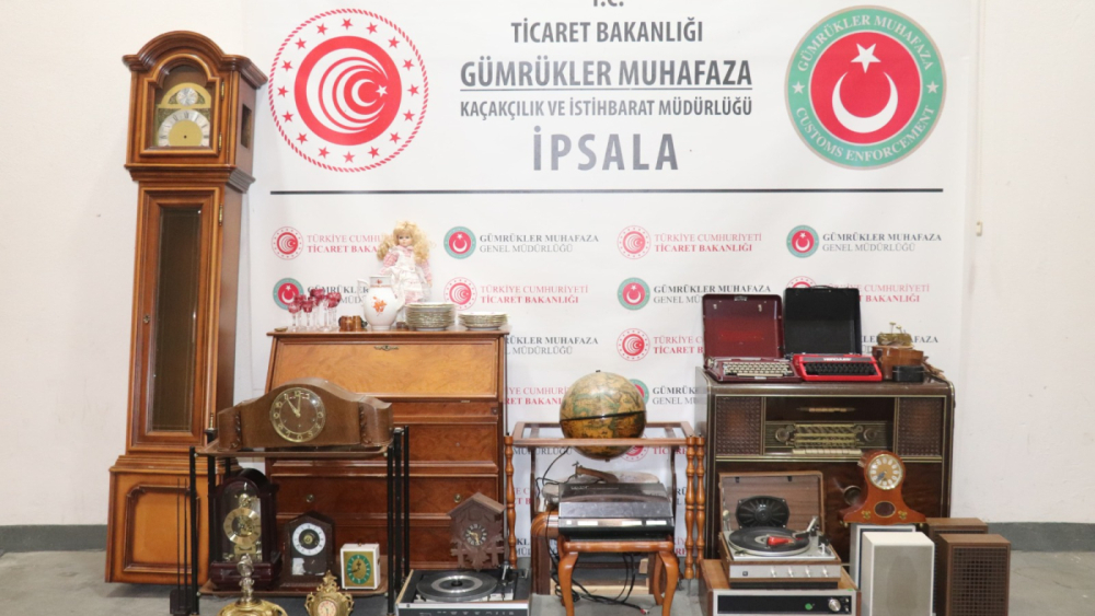 İpsala Sınır Kapısı’nda minibüste antika eşyalar ele geçirildi