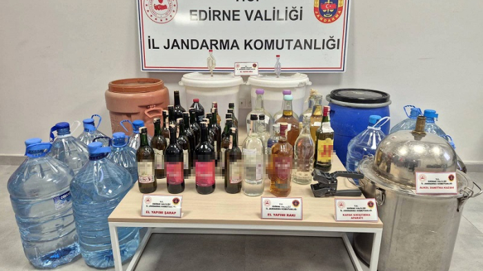 Gökçetepe köyünde evde 384 litre sahte içki ele geçirildi