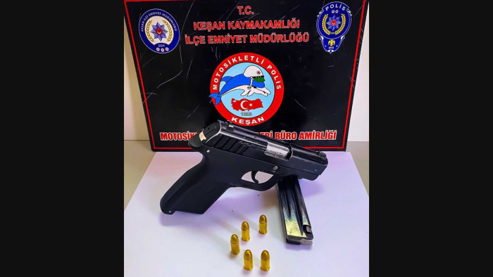 Üzerinde ruhsatsız tabanca ele geçirildi