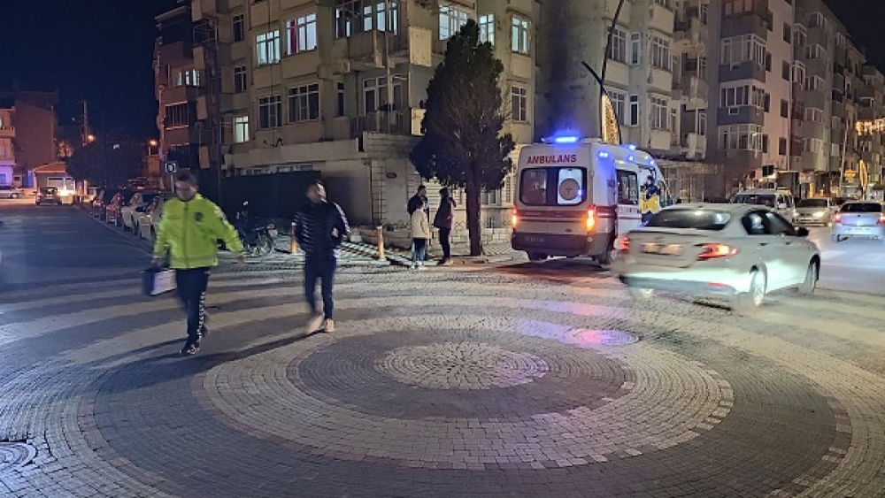 Otomobille çarpışan motosikletin sürücüsü yaralandı