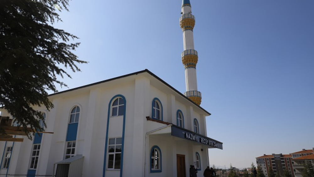 İbadete açılan Hacı Nazmiye-Recep İstek Camii’ne büyük ilgi