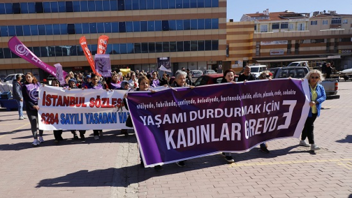 Keşan’da kadınlar ‘8 Mart’ nedeniyle 1 günlük iş bıraktı