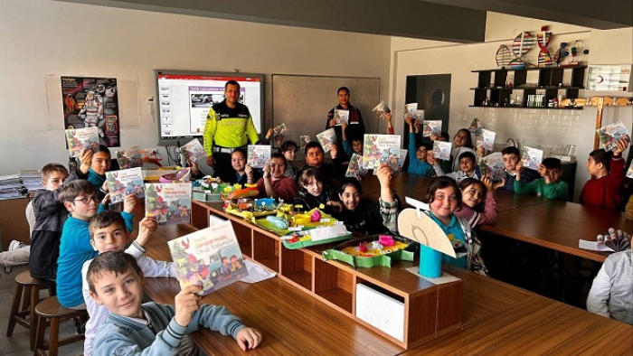 Enez’de jandarma ve polisten öğrencilere trafik eğitimi