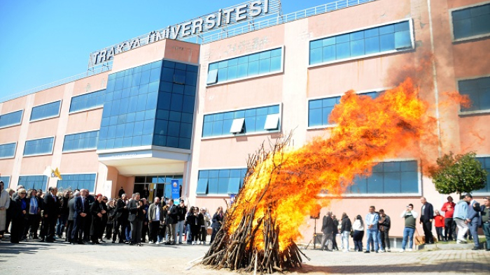Edirne'de dev ateşle nevruz kutlaması