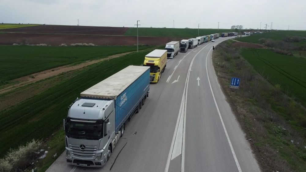 TIR sürücüleri, bayramı sınır kapısında kuyrukta geçiriyor