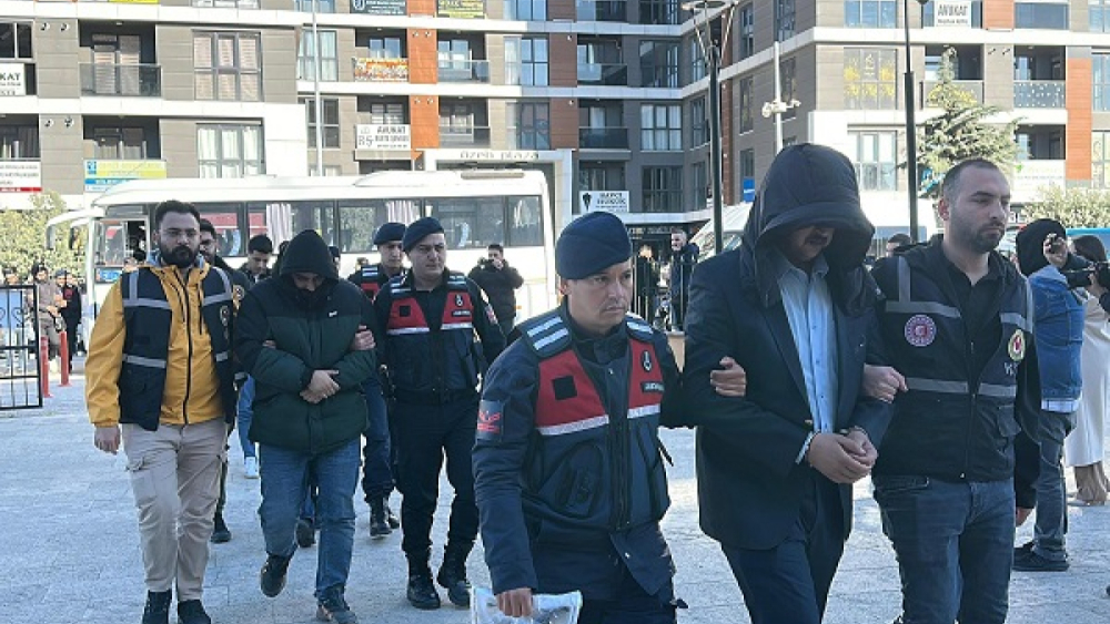 Kapıkule’de rüşvet operasyonunda gözaltına alınan 38 gümrük muhafaza memuru adliyede