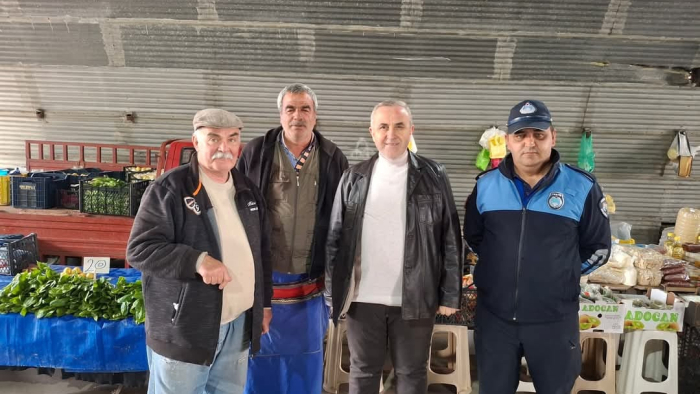 Mustafa Çakır, Salı pazarı esnafını ziyaret etti