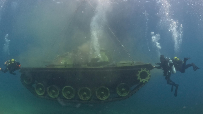 Saros’ta batırılan tank su altında görüntülendi (Videolu Haber)