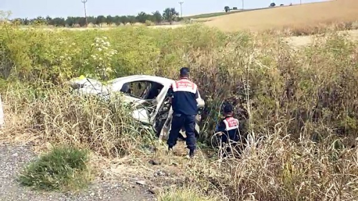 Aynı yöne giden otomobiller çarpıştı: 1 ölü, 1 yaralı