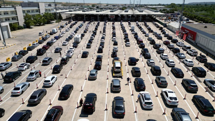Edirne’deki sınır kapılarında, yolcu ve araç giriş rekoru kırıldı