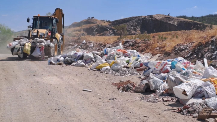 Keşan’da gelişigüzel atılan çöpler toplanıyor