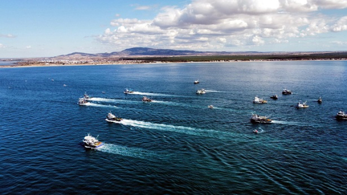 Enez’de 60 tekne ve bot, Sumud Filosu ve Gazze’ye destek için tur attı