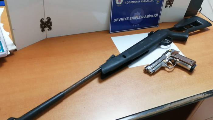 Üzerinde havalı tüfek ve kurusıkı tabancayla yakalandı