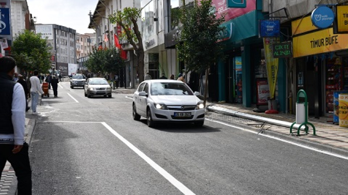 Çarşı merkezi trafiğe açıldı