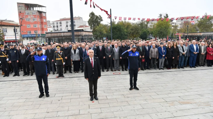 29 Ekim kutlamaları çelenk töreniyle başladı