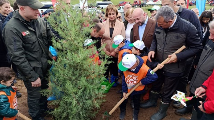 Keşan'da Milli Ağaçlandırma Günü nedeniyle 2 bin çam fidanı dikildi