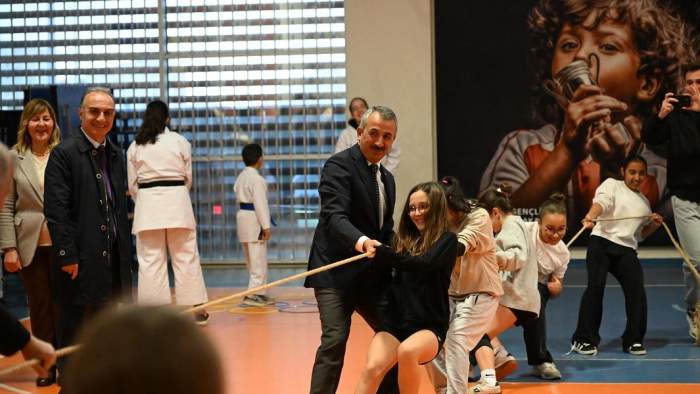 Vali Sezer, Keşan Gençlik Merkezi’nde sporcularla buluştu