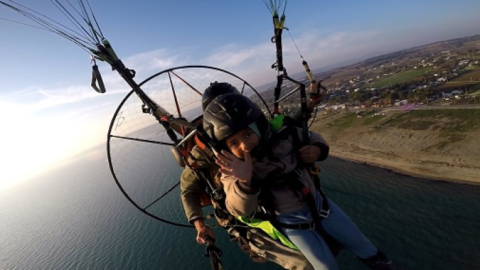Hamza ve Seyit kardeşlerin paramotorla uçuş heyecanı