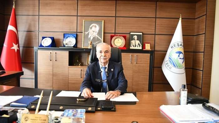 Özcan, 24 Kasım Öğretmenler Günü’nü kutladı