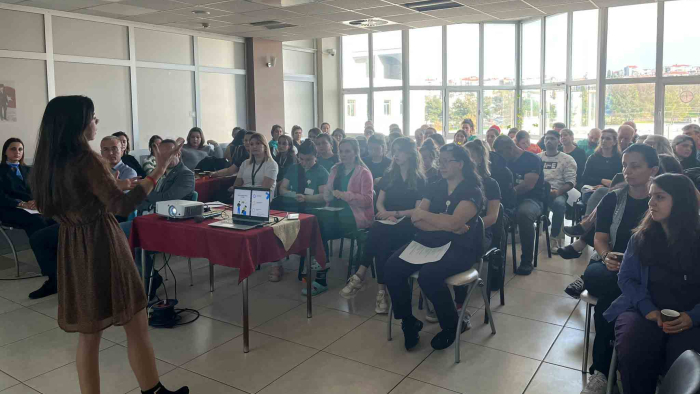 Trakya Üniversitesi Dr. Öğretim Görevlisi Çevik, Özel Keşan Hastanesi personeline eğitim verdi