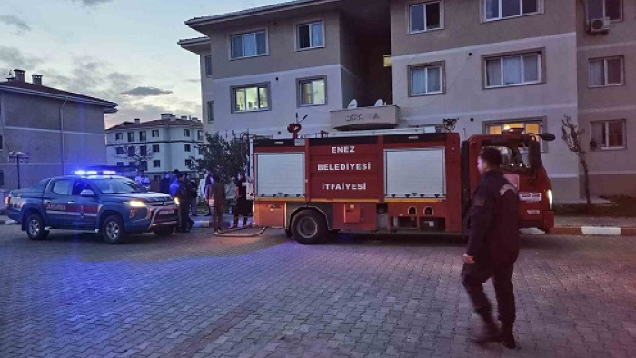 Enez’de apartman komşusu olan kadını öldürüp, intihar etti
