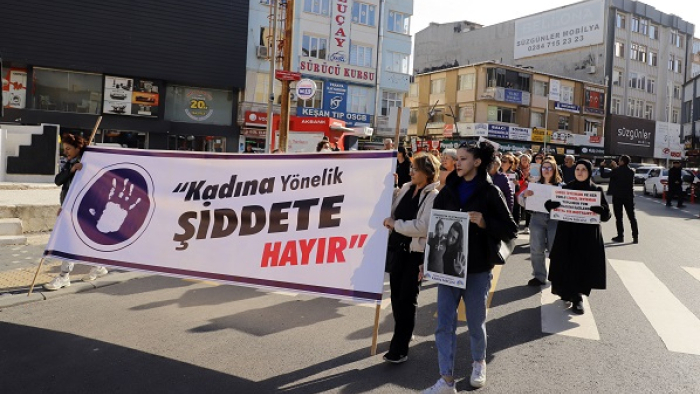 Keşan’da kadınlardan şiddete karşı yürüyüş