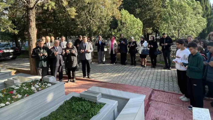 Yekta Baydar, mezarı başında anıldı