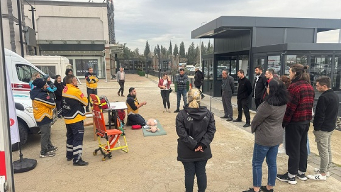 112 Acil Sağlık Haftası’nda, Bendis AVM çalışanlarına ilk yardım eğitimi