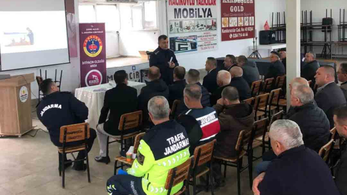 Yenimuhacir’de jandarma vatandaşları asayiş konularında bilgilendirdi