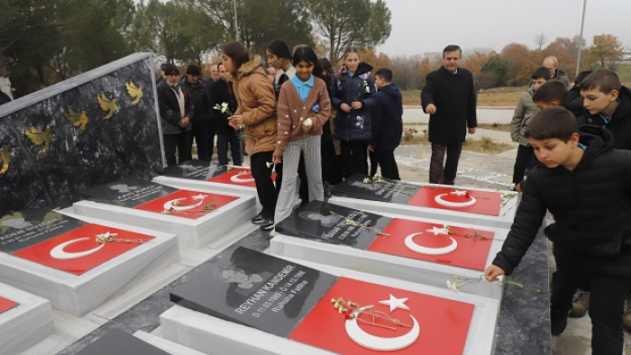 Karacaali köyünde yenilenen ‘Eğitim şehitleri anıtı’ törenle açıldı
