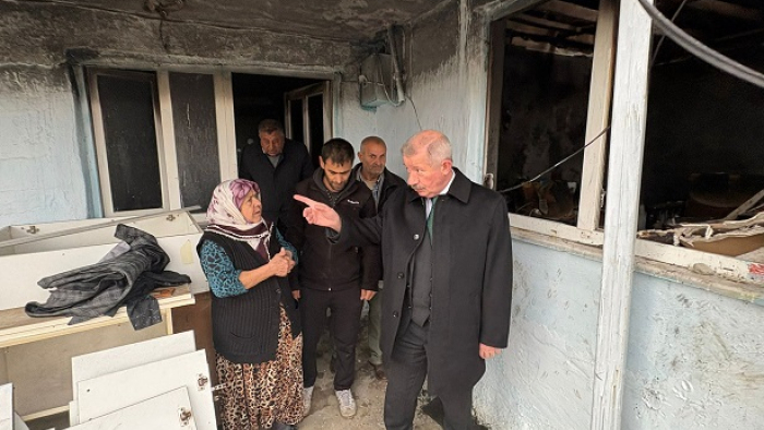 Kaymakam Mercan’dan Siğilli köyünde evi yanan aileye ziyaret